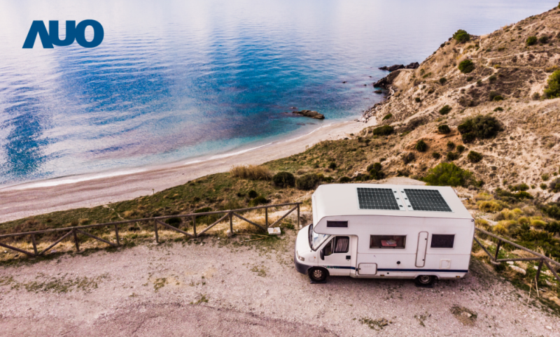 「可撓輕量化太陽光電板SunCurva」使用輕量特殊耐候型複合板取代傳統太陽能板的玻璃前板，不僅降低70%重量，每米平方僅3Kg；具有抗衝擊性能及通過電磁相容性測試，可應用於交通運輸工具，如露營車、遊艇等